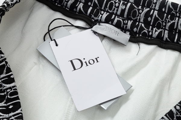 ブランドハーフパンツ側面デザイン